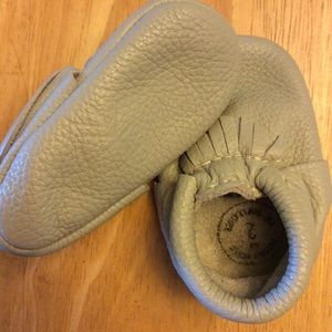 Freshly Picked size 2 light gray soft sole moccs